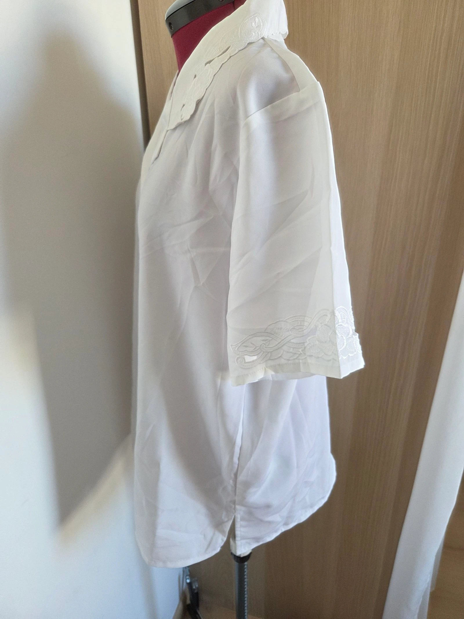 Camisa branca de manga curta com renda tamanho 46 Damart – photo 5